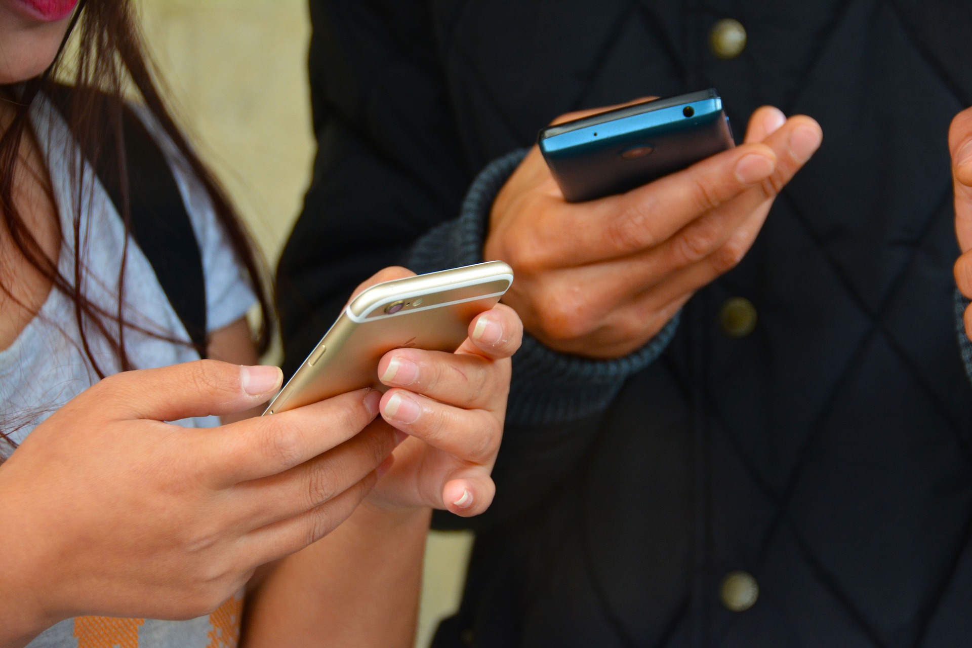 ELS EFECTES DE LES XARXES SOCIALS EN ADOLESCENTS